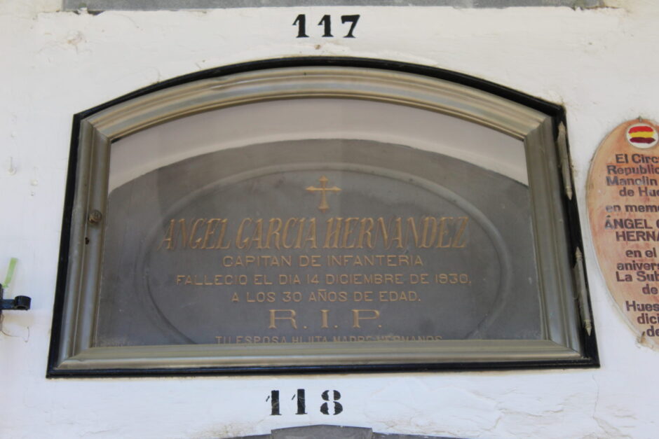 Lapida del capitán Angel García