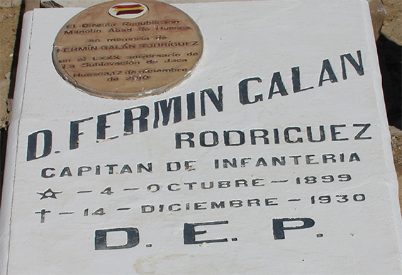 Lapida tumba capitan Galan