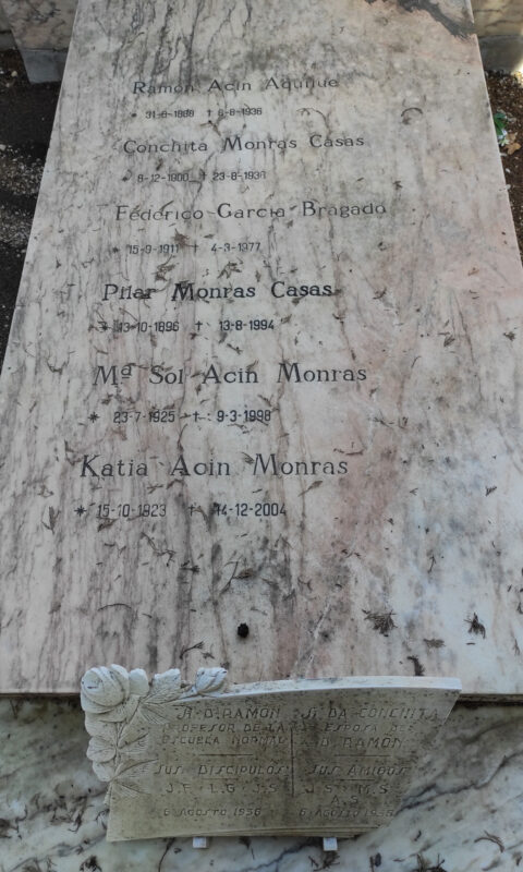 Lápida tumba de Ramón Acín y Concha Monrás