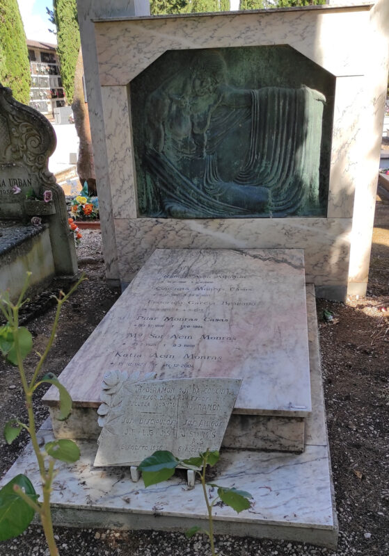 Tumba de Ramón Acín y Concha Monrás
