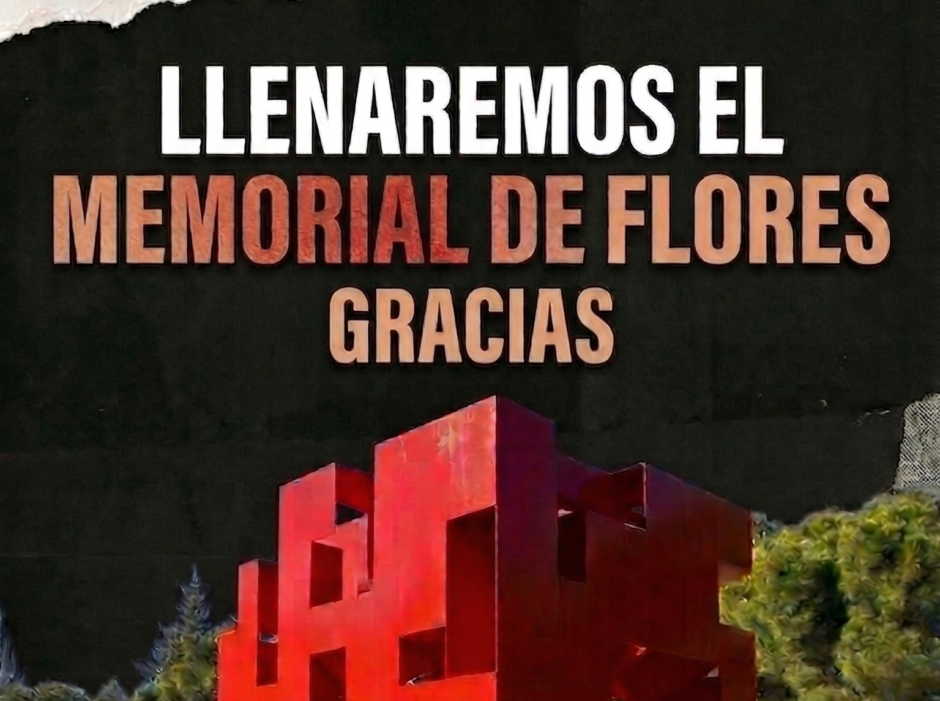 Cartel conmemorativo de ARMHA con el texto "Llenaremos el Memorial de Flores, Gracias". En la parte superior destaca el titular sobre un fondo oscuro texturizado, y en la parte inferior se muestra una imagen del Memorial de Torrero en Zaragoza, una escultura geométrica de color rojo intenso rodeada de vegetación.